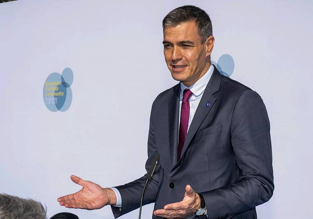 Pedro Sánchez, ante los medios a su llegada a la cumbre europea en Granada