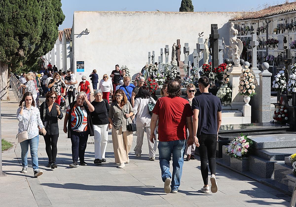 Imagen del último Día de Todos los Santos en el cementerio de San Rafael