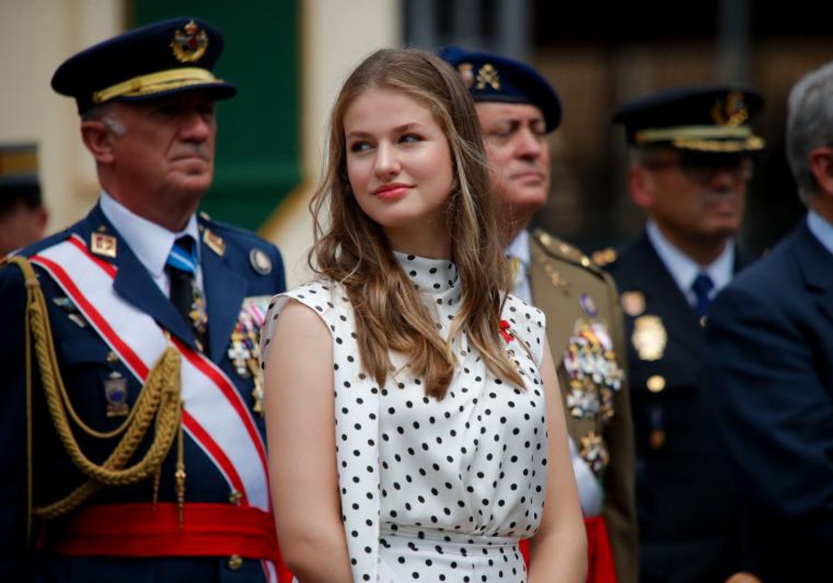 La princesa Leonor durante la entrega de despachos a los nuevos oficiales del Ejército de Tierra