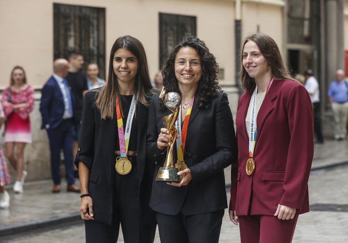 Imagen de archivo de las jugadoras de la Selección Femenina de Fútbol de España, Alba Redondo, Ivana Andrés y Enith Salón