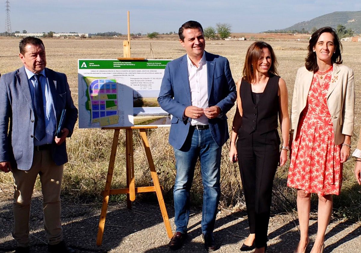 El alcalde y la consejera de Fomento, hoy en la presentación del proyecto residencial