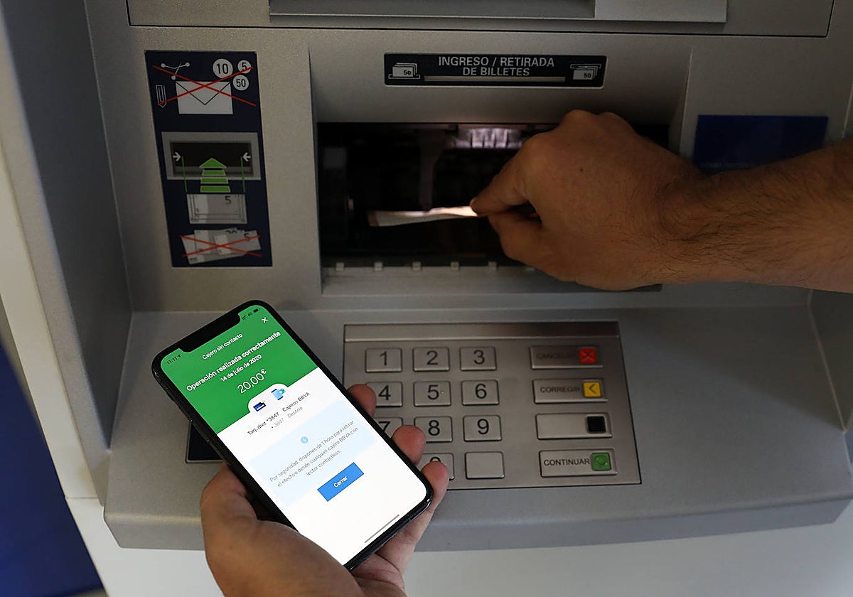 Los castellano y leoneses tiran de los ahorros y retiran de las oficinas bancarias casi 2.500 millones en seis meses