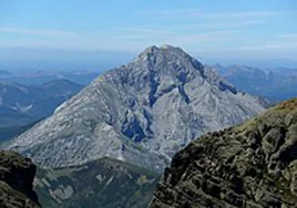 Fallece un montañero tras precipitarse  en el Pico Espigüete en Palencia