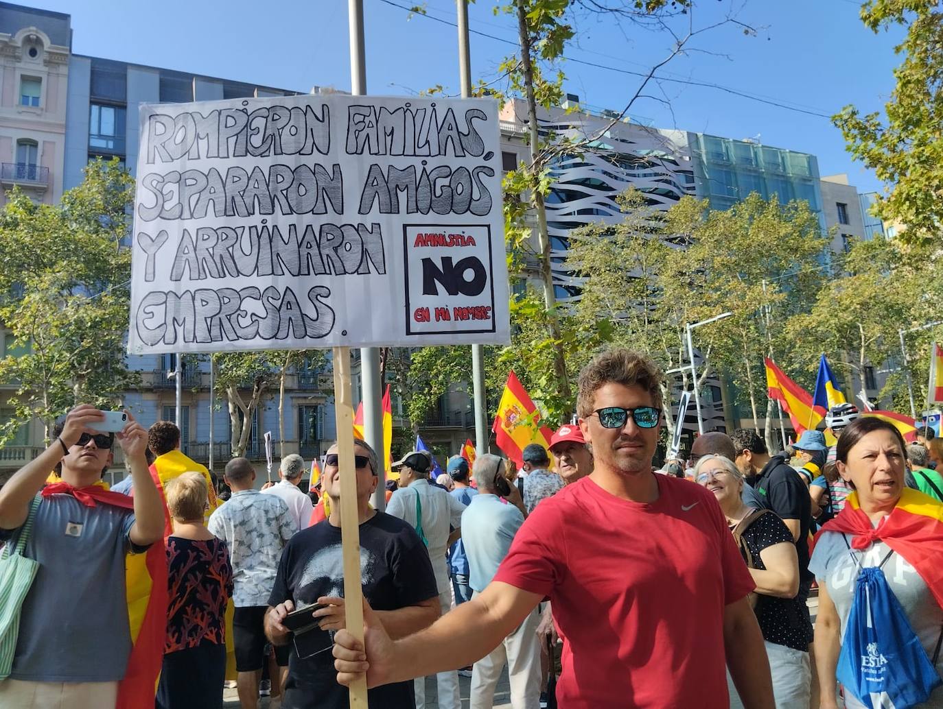 Las mejores pancartas de los manifestantes contra la amnistía