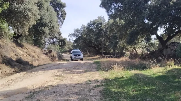 Un vehículo de la Guardia Civil, esta mañana en la carretera donde encontraron a Belén