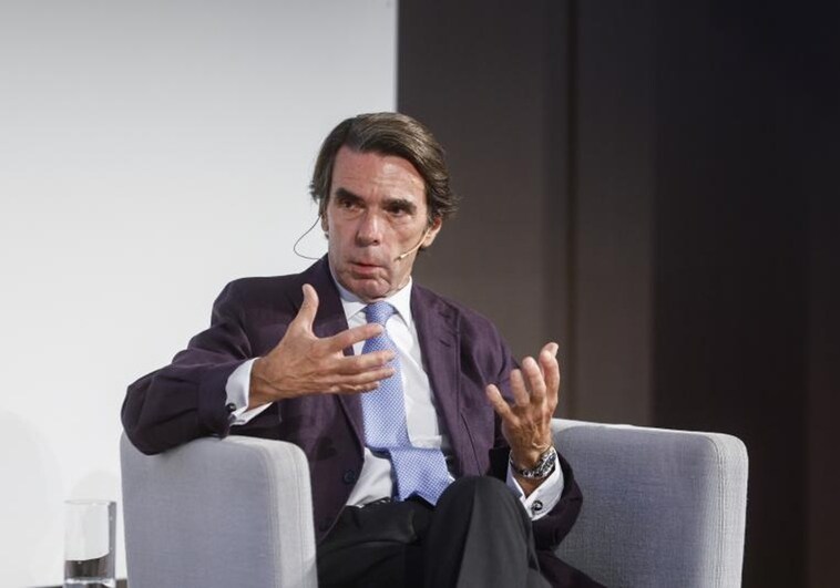 El expresidente del Gobierno José María Aznar durante un coloquio este lunes en Madrid