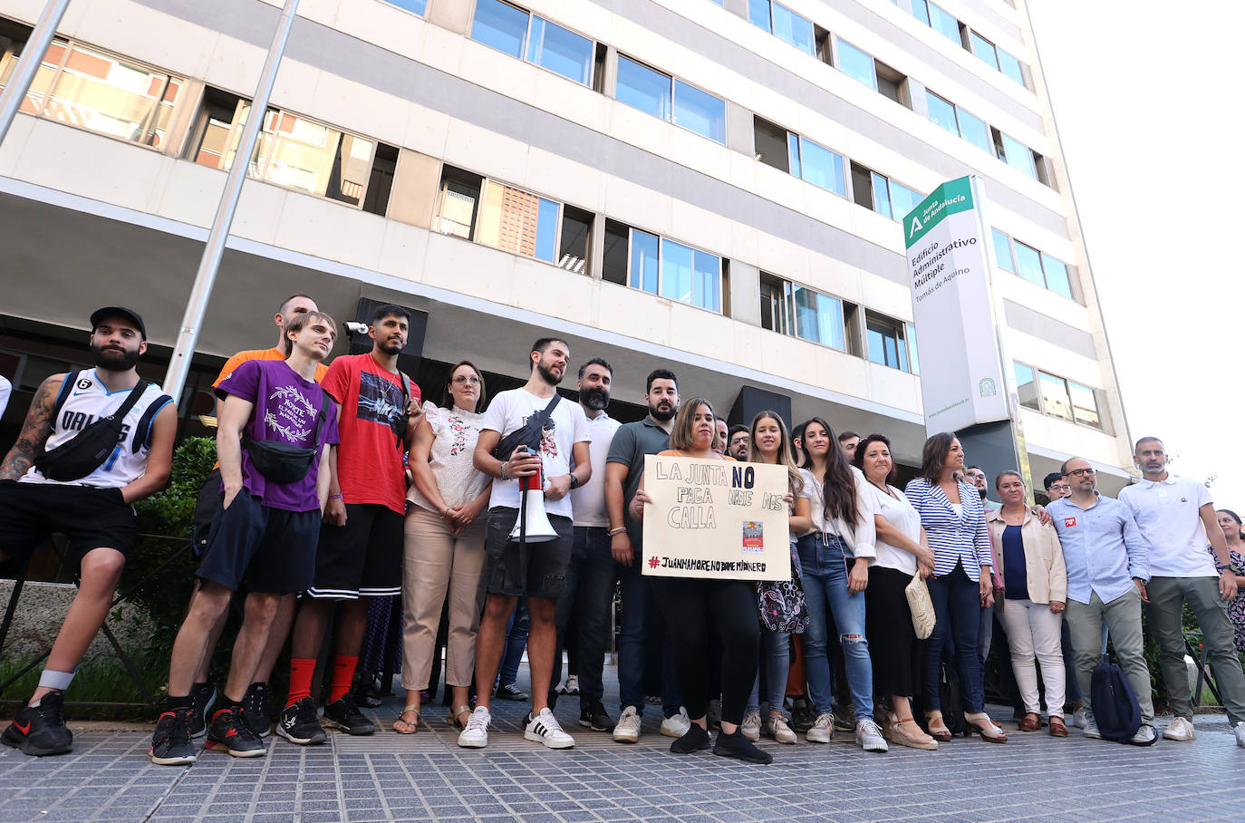 Fotos: La protesta por el retraso en el cobro del bono de alquiler joven