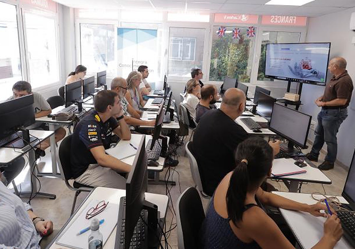 Imagen de una de las aulas de Sevilla donde está siendo impartido el curso de Inteligencia Artificial