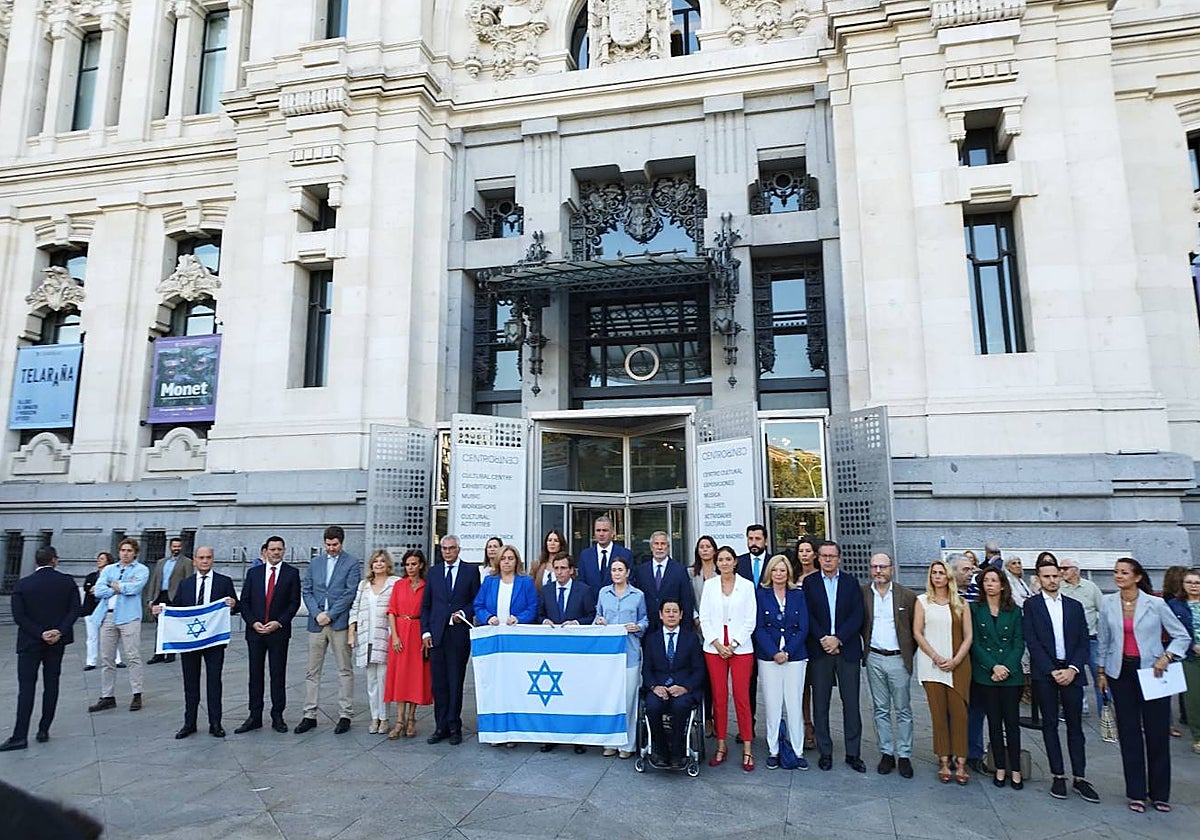 Representantes políticos de Madrid condenan el ataque de Hamás a Israel, en Cibeles
