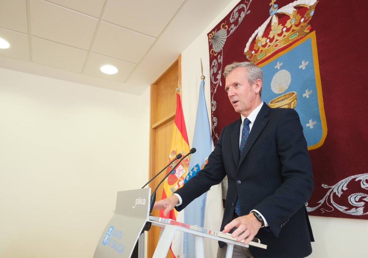 El presidente de la Xunta, Alfonso Rueda, este miércoles en rueda de prensa desde el Parlamento gallego