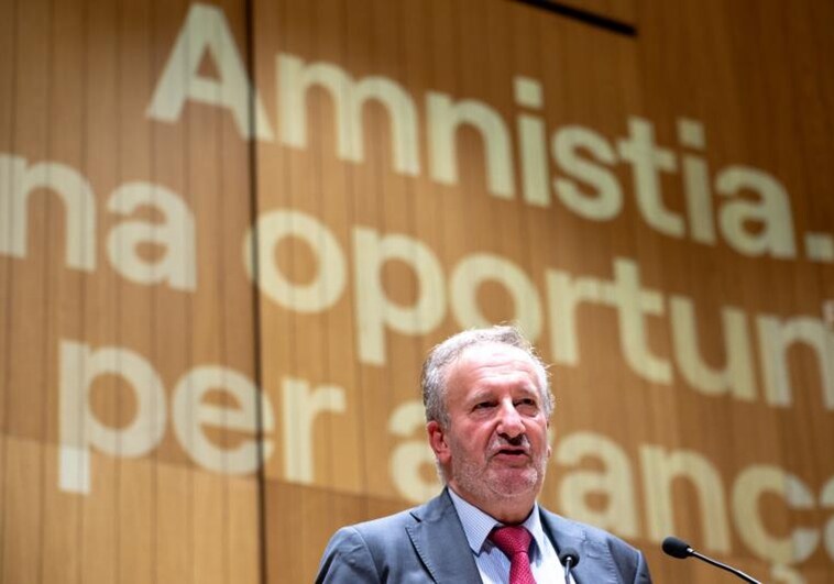 Nicolás García Rivas en el escenario de la sala durante la presentación del dictamen, esta semana, en Barcelona