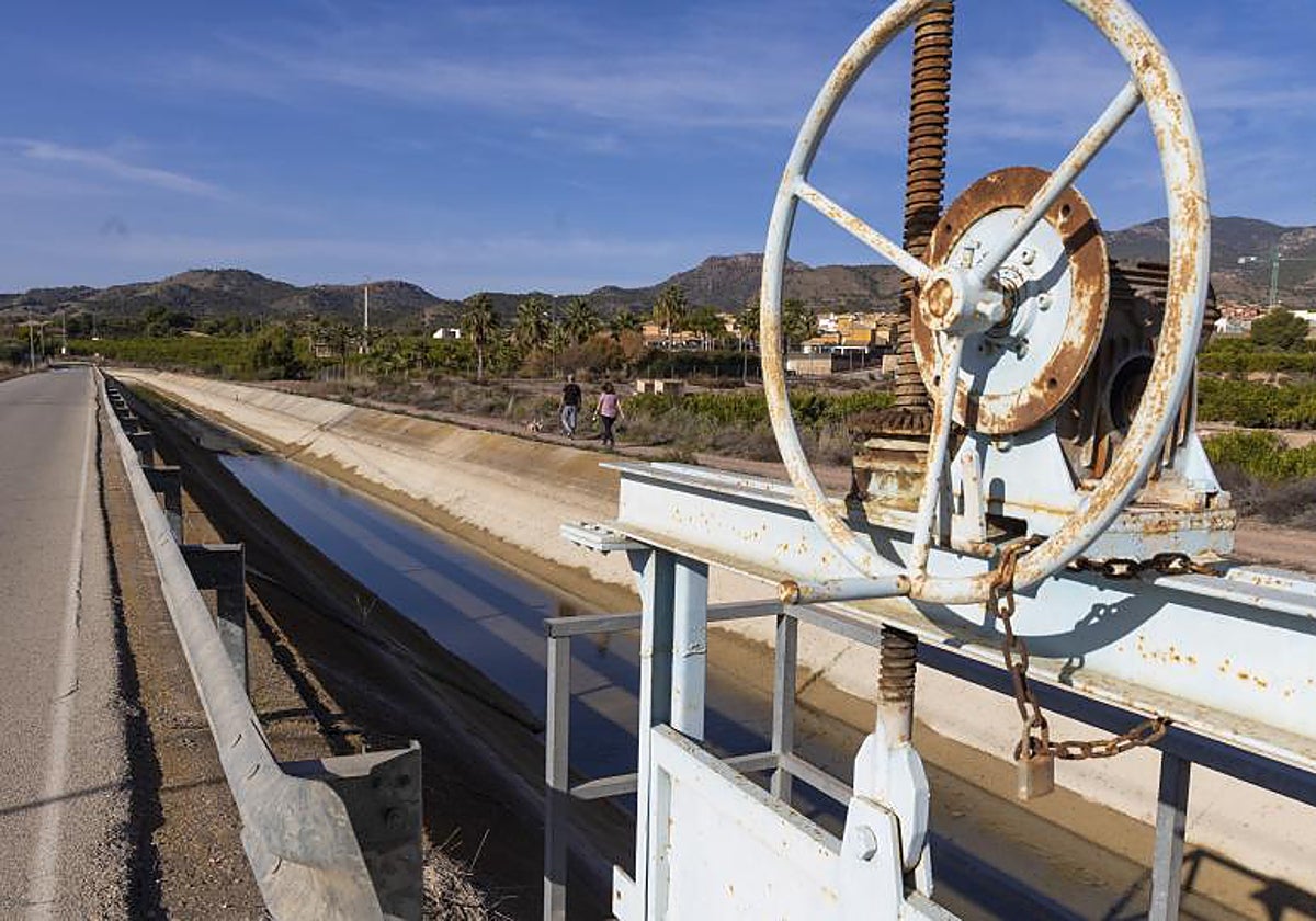 Conducciones del trasvase Tajo-Segura.