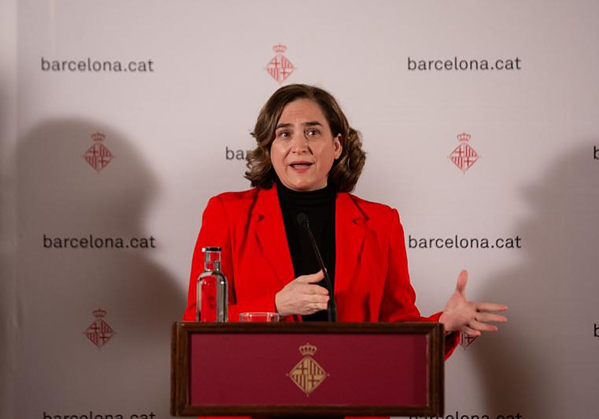 La ex alcaldesa de Barcelona Ada Colau durante una comparecencia de prensa, en 2022