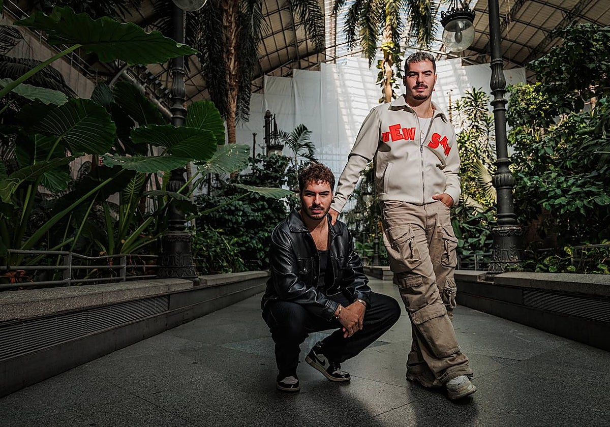 Los artistas, en el jardín botánico de Atocha