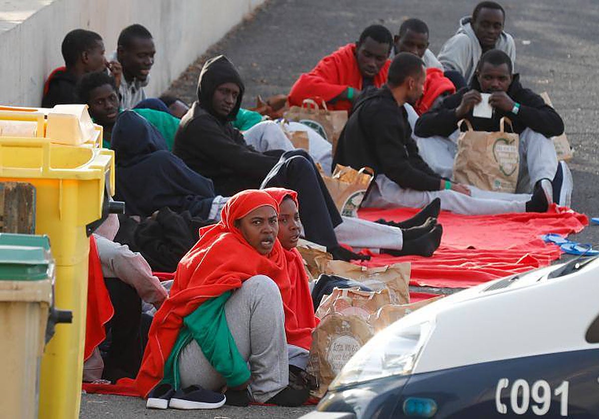 Siete embarcaciones han sido rescatadas de madrugada a las costas de Canarias, Almería y Baleares.
