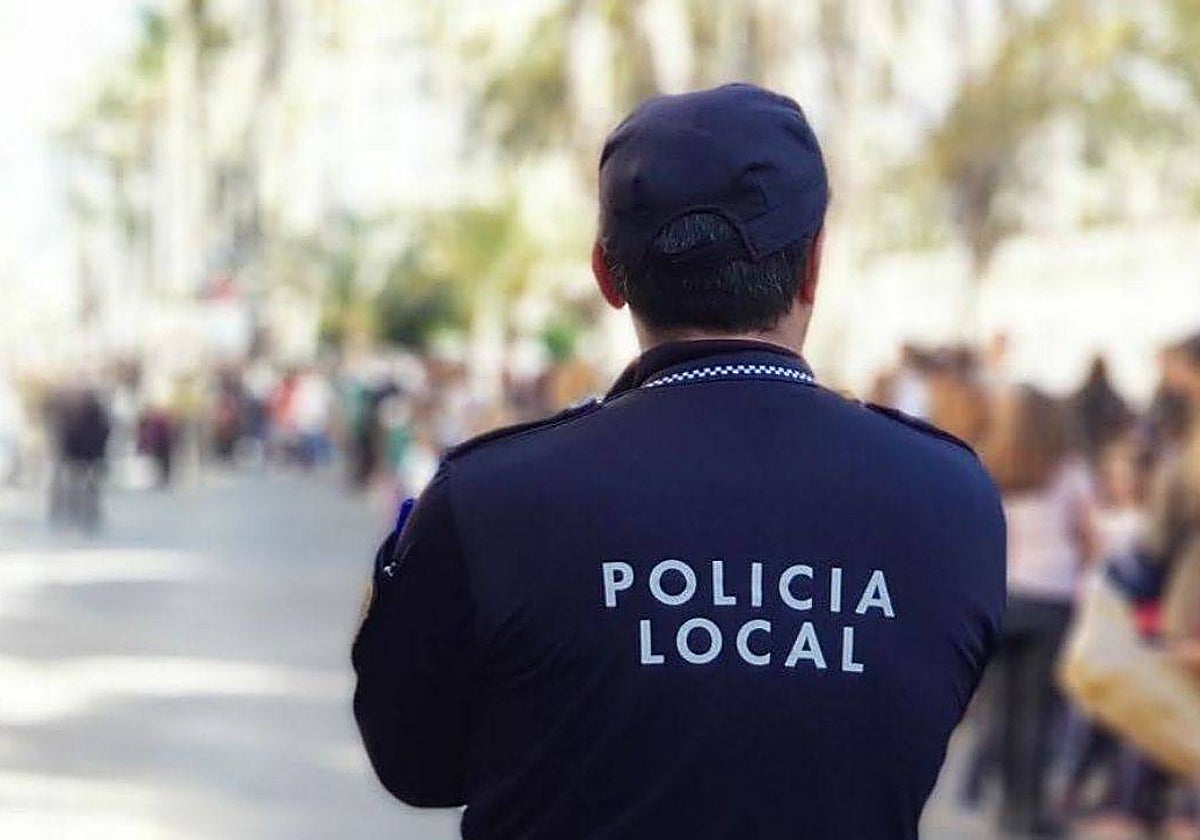 Imagen de archivo de un agente de la Policía Local de Elche