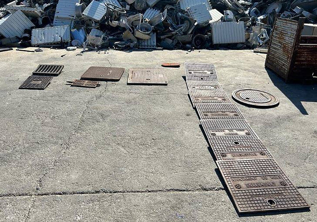 Algunas de las tapas que la policía catalana pudo encontrar