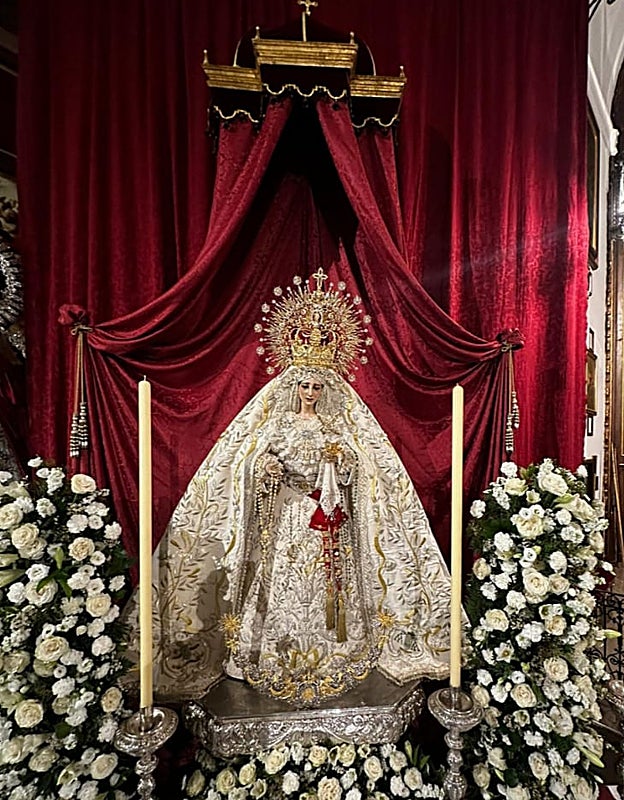 Altar de la Virgen de la Paz por el primer aniversario de la coronación