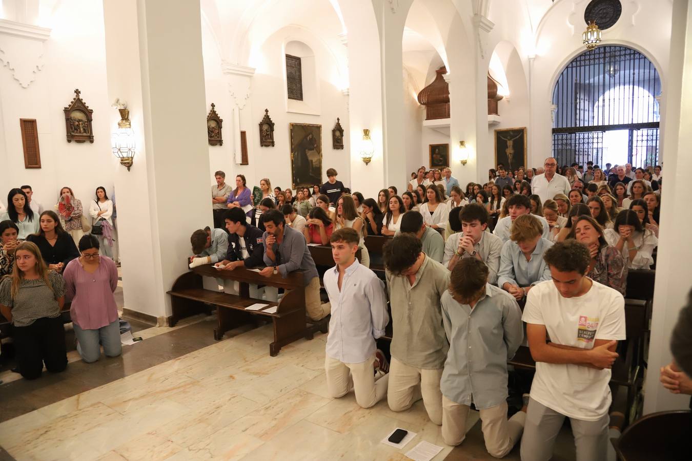 Fotos: la multitudinaria oración por Álvaro Prieto en la iglesia de las Esclavas de Córdoba
