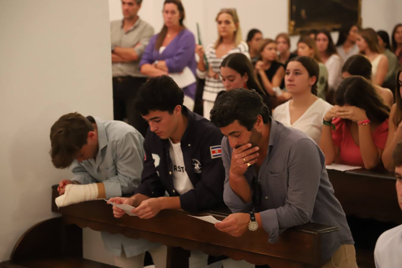 Fotos: la multitudinaria oración por Álvaro Prieto en la iglesia de las Esclavas de Córdoba