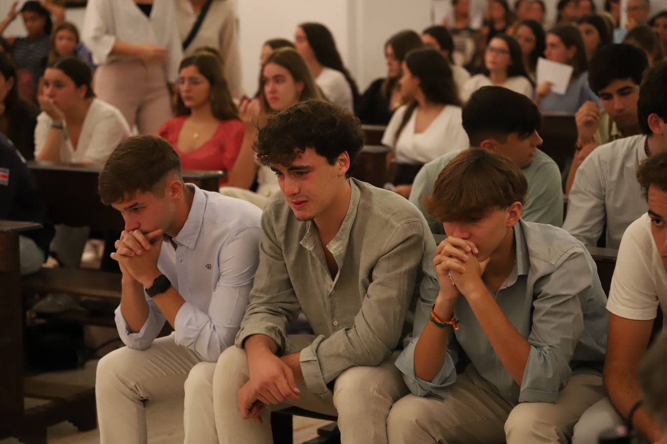 Fotos: la multitudinaria oración por Álvaro Prieto en la iglesia de las Esclavas de Córdoba