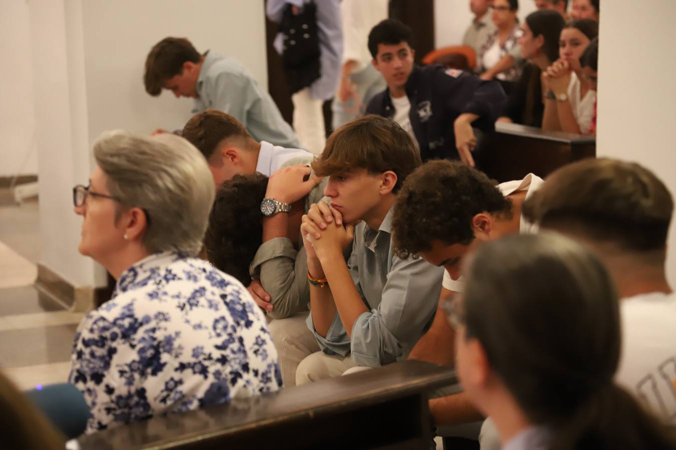 Fotos: la multitudinaria oración por Álvaro Prieto en la iglesia de las Esclavas de Córdoba