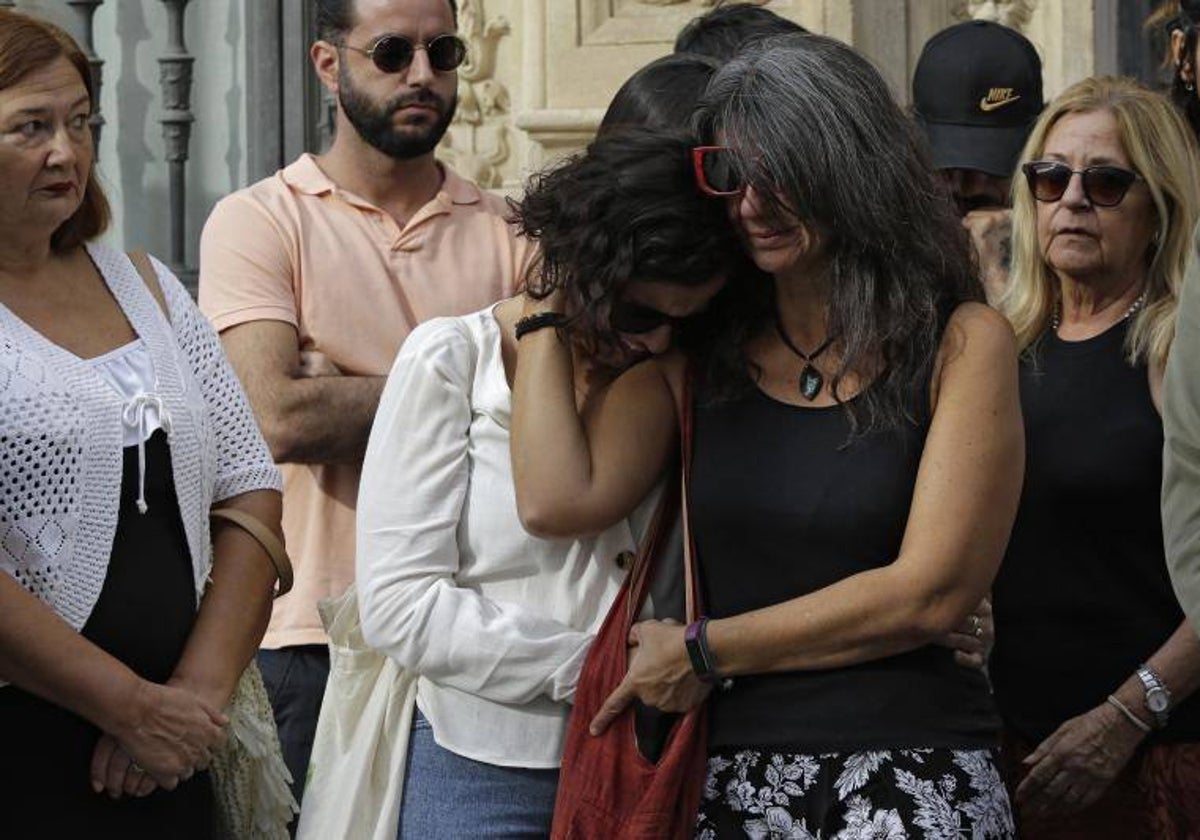 Minuto de silencio en Sevilla por la muerte de Maya Villalobo en los atentados de Israel