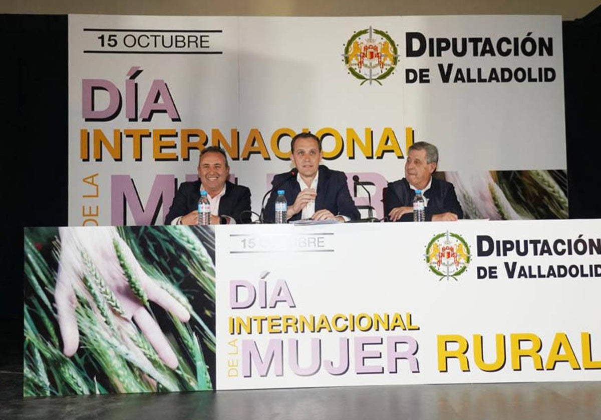 El presidente de la Diputación de Valladolid, Conrado Íscar, asiste a los actos de celebración del Día Internacional de la Mujer Rural