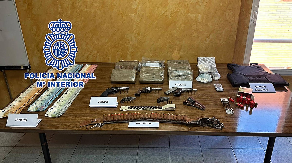 Imagen de los efectos intervenidos por la Policía Nacional a la banda criminal