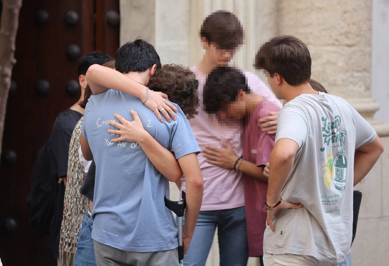 Fotos: la oración en las Esclavas en memoria de Álvaro Prieto