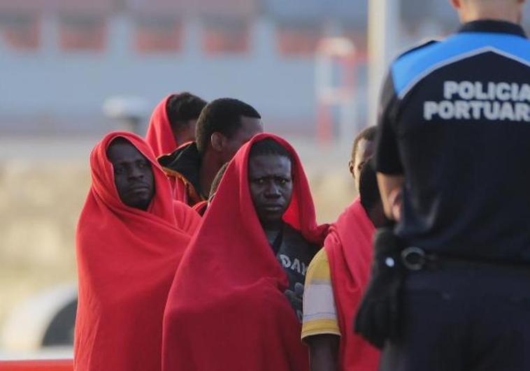 Llegada de inmigrantes ayer a Lanzarote, donde aumenta la presión migratoria