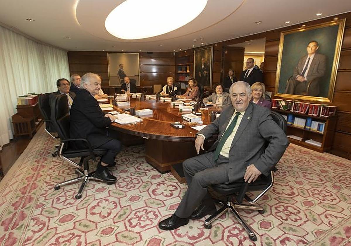 Cándido Conde-Pumpido preside el Pleno del TC el día de su constitución
