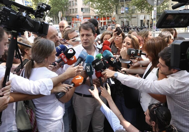 El presidente del PP de Castilla y León, Alfonso Fernández Mañueco, en una intervención ante los medios