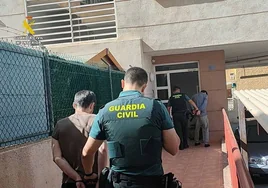 Cuatro hombres aprovechan sus vacaciones en Torrevieja para asaltar casas y robar joyas y relojes por valor de 100.000 euros