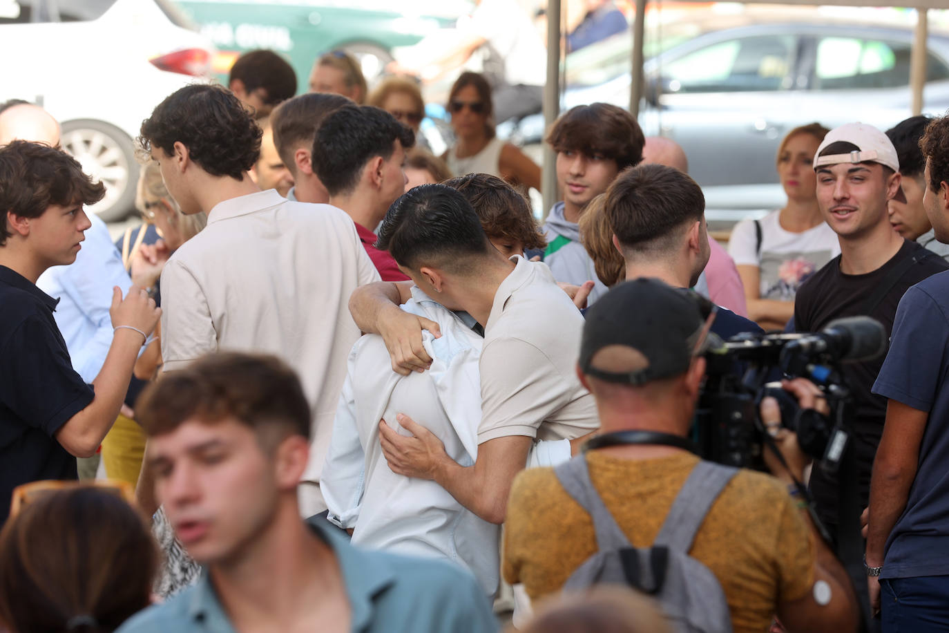 Fotos: Los emotivos minutos de silencio en memoria de Álvaro Prieto