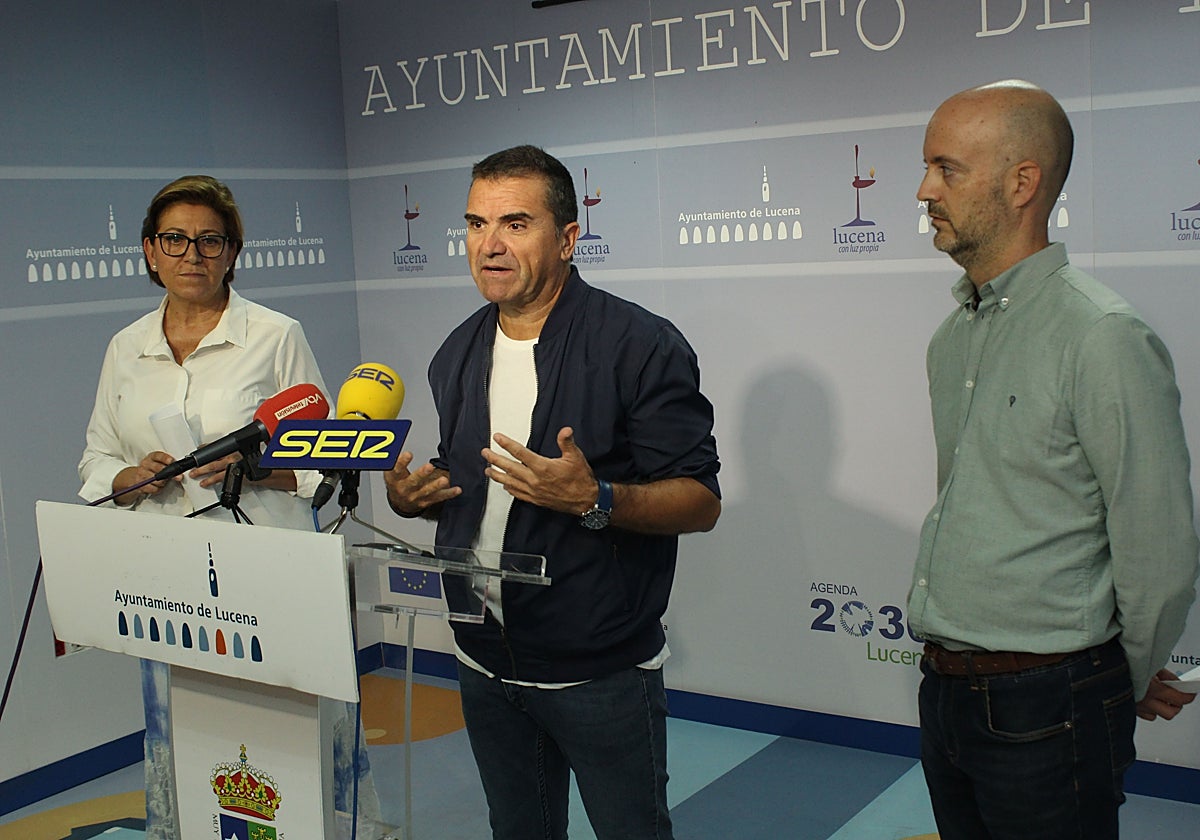 José Antonio Ranchal, presidente de Mejorana, junto a José Carlos Pérez, también de Mejorana y la edil de Urbanismo y Medio Ambiente, Charo Valverde
