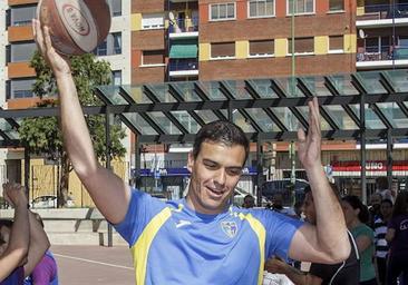 Un antiguo rival de Pedro Sánchez recuerda su etapa como jugador de baloncesto: «Era un poco chuleta»