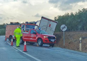 Accidente Córdoba: muere una mujer en una colisión entre un coche y un camión en la A-318