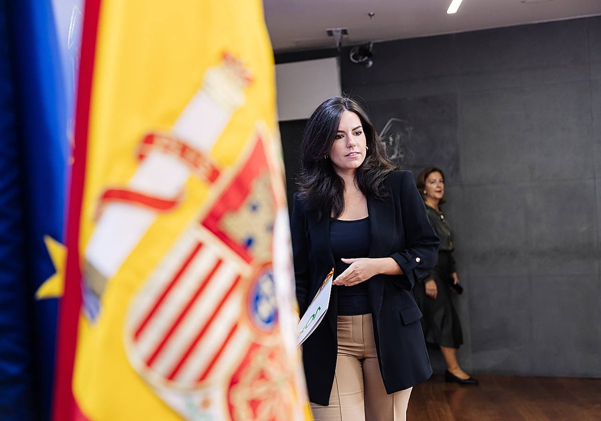 La portavoz de Vox en el Congreso, Pepa Millán, a su llegada a la sala de prensa de la Cámara Baja