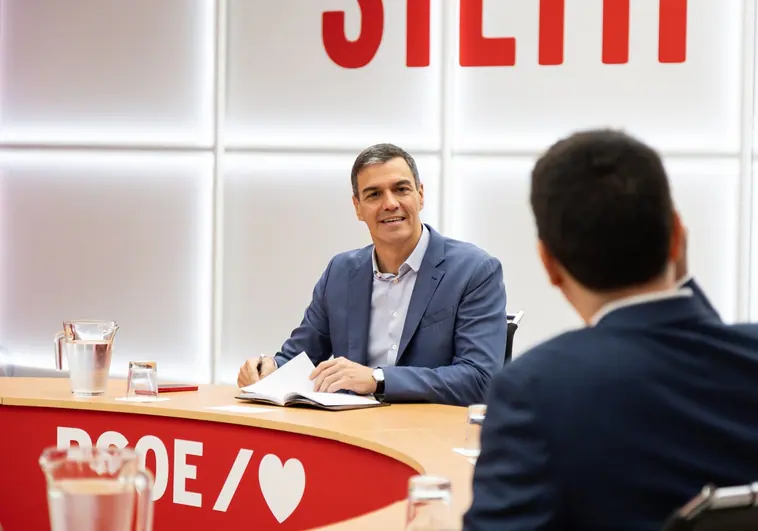 Pedro Sánchez, durante una reunión este miércoles en la sede del PSOE