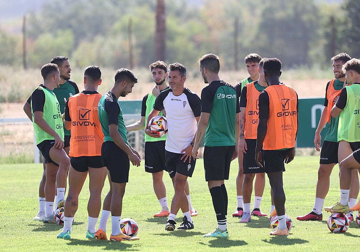 Los jugadores del Córdoba se ejercitan en la Ciudad Deportiva a las órdenes de Iván Ania