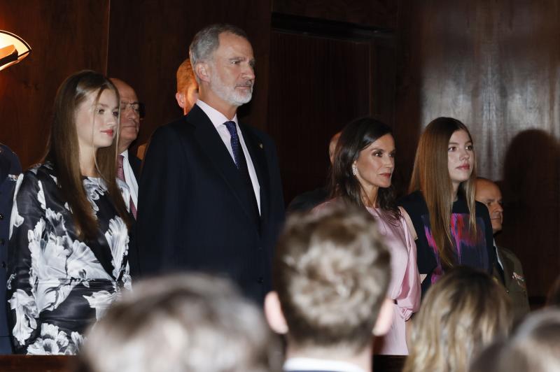 Los reyes Felipe VI (2i) y Letizia (2d), junto a la princesa Leonor (i) y la infanta Sofía (d), presiden el Concierto Premios Princesa de Asturias