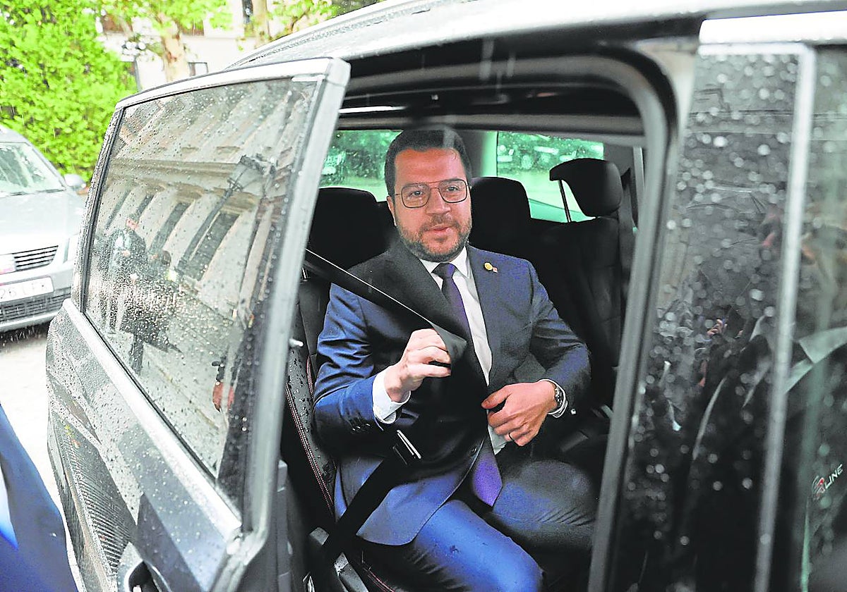 Aragonès, en el momento de abandonar el Senado. En vídeo, parte de su discurso en la Cámara Alta.