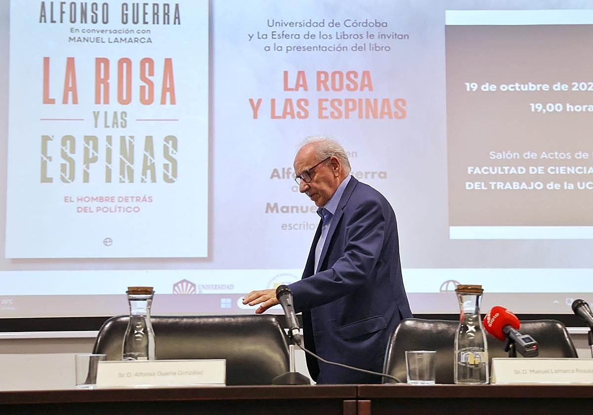 Alfonso Guerra, este jueves en la presentación en la UCO de 'La rosa y las espinas'