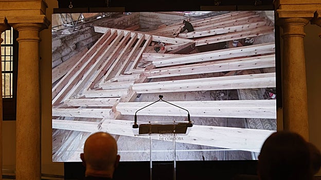 Interior de la nueva cubierta dispuesta en los brazos del coro