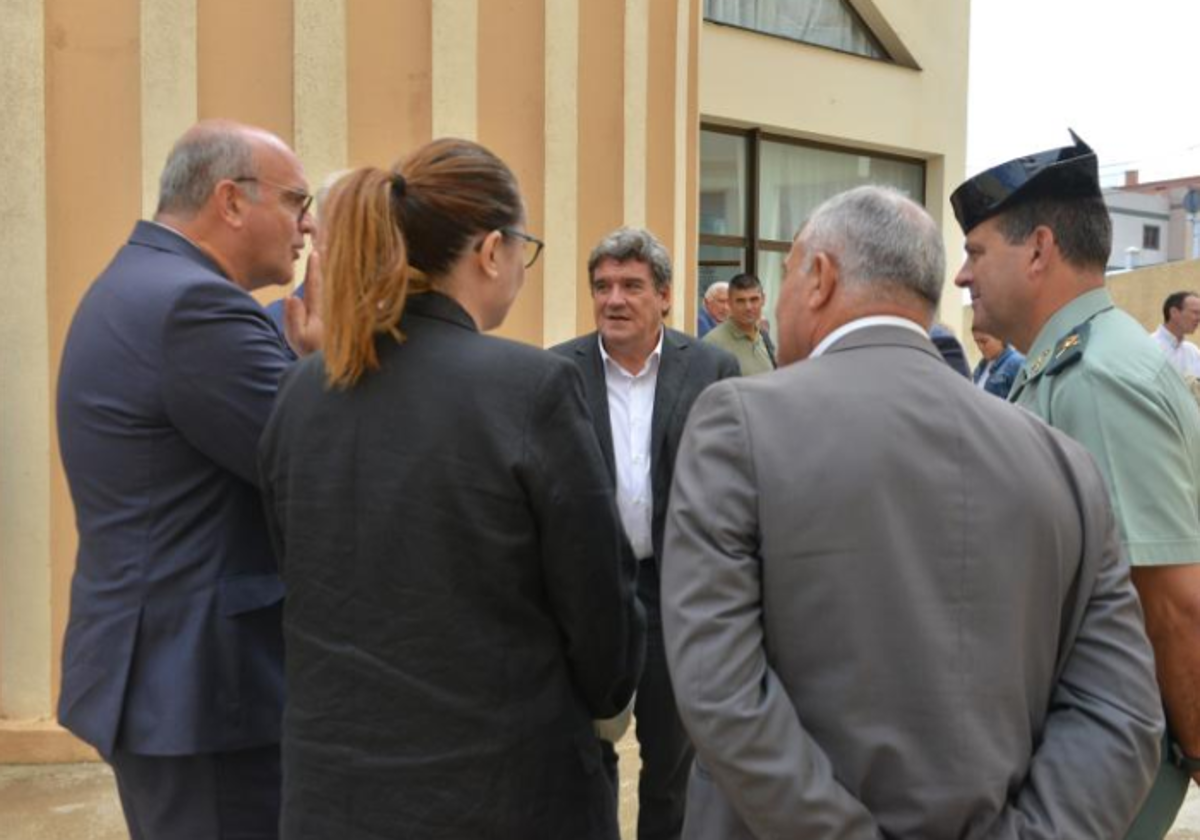 El ministro de Migraciones en funciones, José Luis Escrivá tras una reunión con el personal dedicado a la atención de migrantes