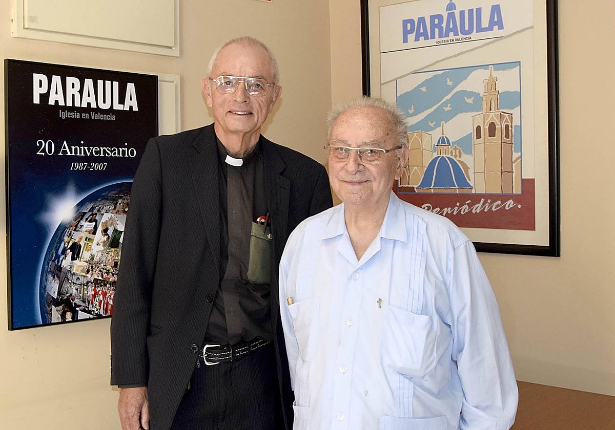 Imagen de archivo del sacerdote inglés junto al padre Alexandre Alapont en una visita a Valencia