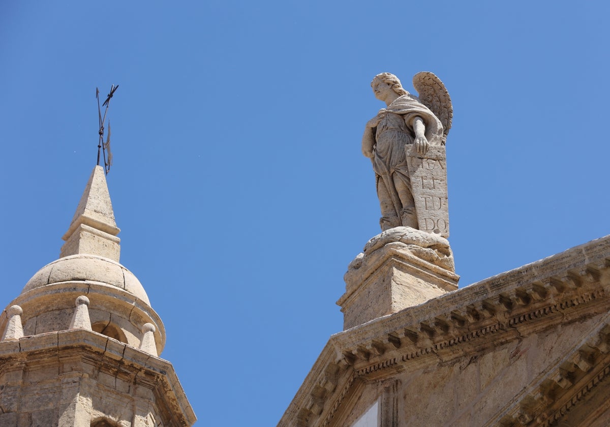 San Rafael Arcángel de la fachada de la iglesia del Juramento