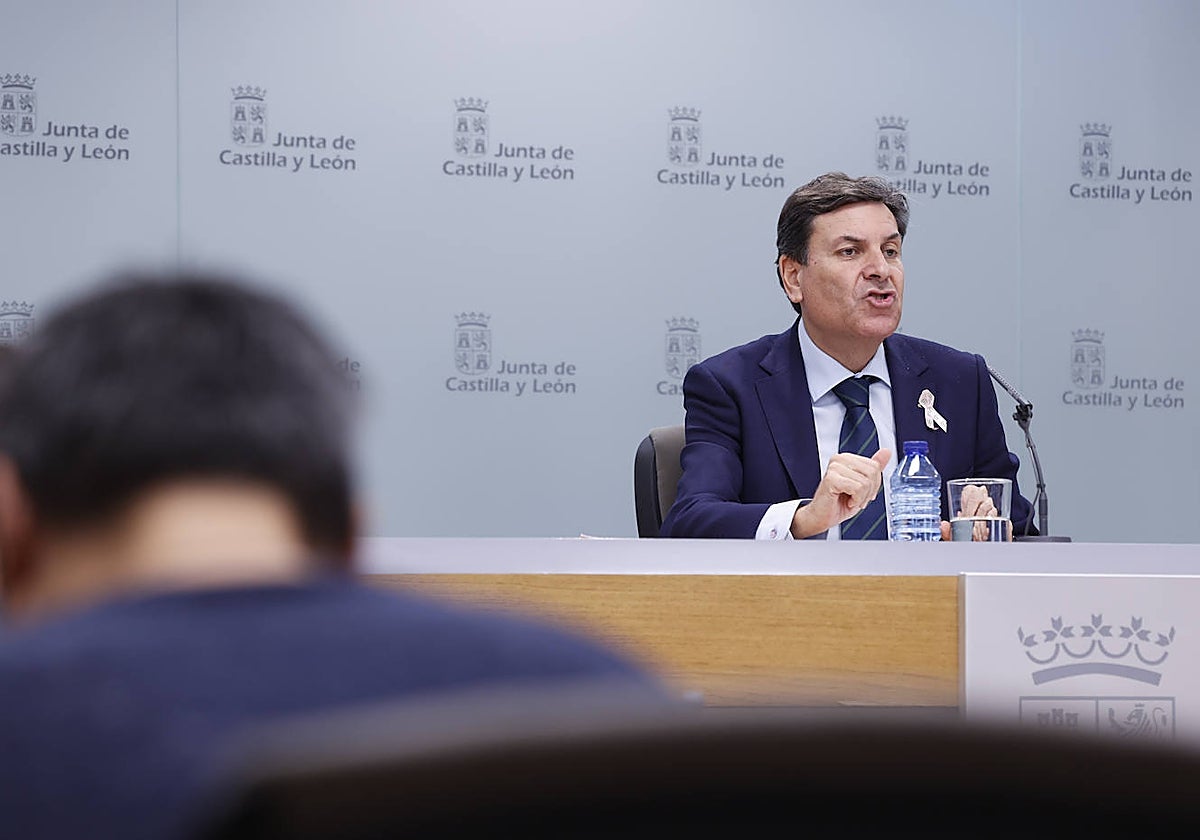 El consejero Carlos Fernández Carriedo, en la rueda de prensa posterior al Consejo de Gobierno