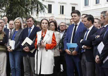 El PP subraya que, mientras el Senado celebra plenos y debate iniciativas, el Congreso sigue «al servicio de Sánchez»
